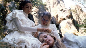 Пикник у Висячей скалы (фильм, 1975)