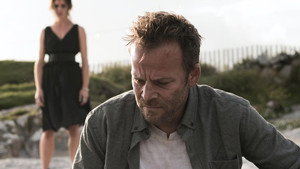 Не уходи (фильм, 2018)