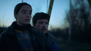 Земля внутри (фильм, 2022)