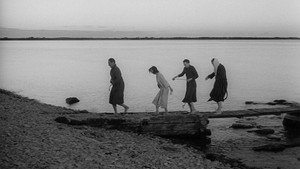 Сквозь тёмное стекло (фильм, 1961)